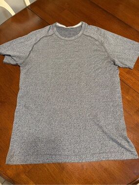Lululemon Metal Vent Tech T-Shirt Men's M Gray Athletic Gym Workout Activewear